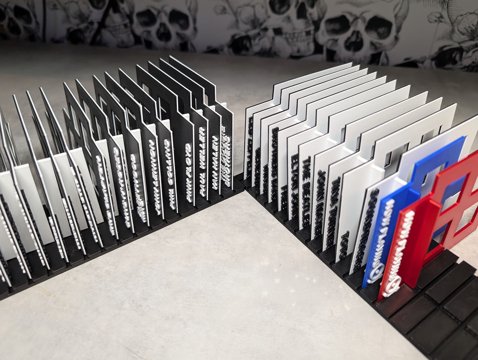 NOIR GrooveGrids divider set in black and white