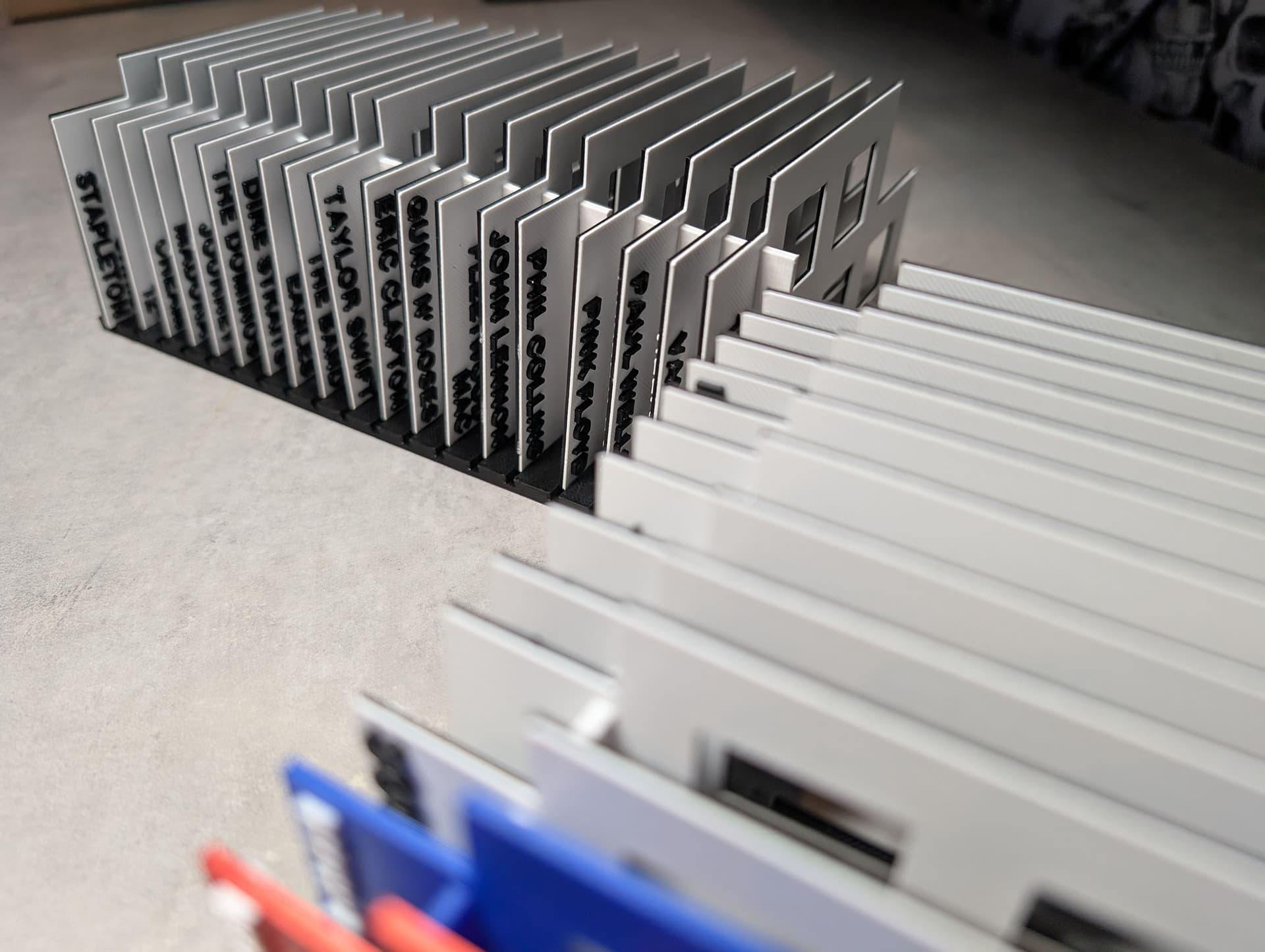 NOIR GrooveGrids divider showing contrasting black and white finish